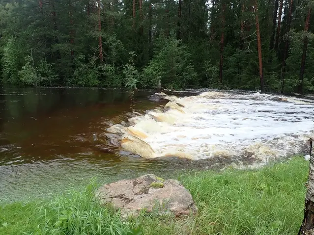 Höga vattenflöden i Hyttingsån.