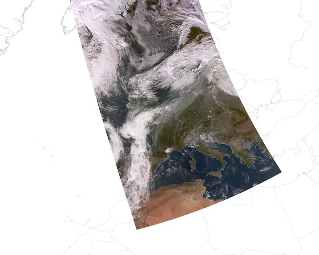 Satellitbild över Europa visar land, hav och moln.